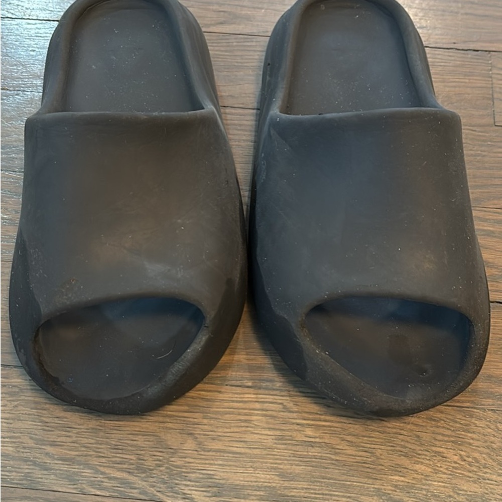 Yeezy Kids Black Slide Sandals